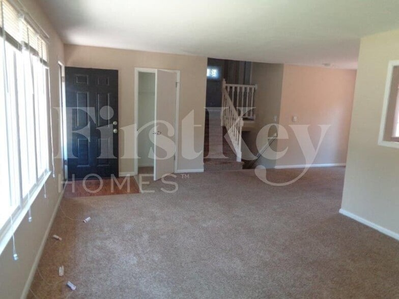 Building Photo - 501 Harmony Dr