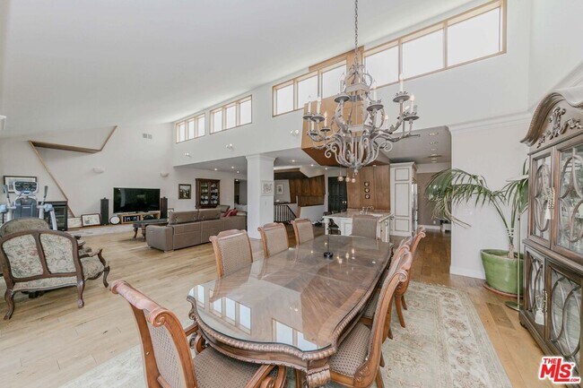 Building Photo - 4460 Wilshire Blvd