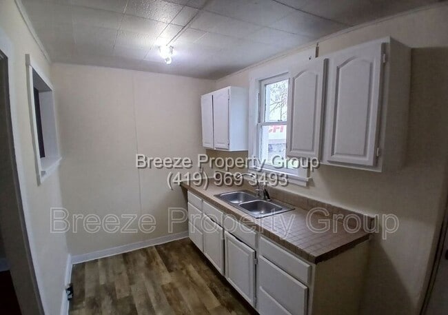 Building Photo - 503 E Vine St