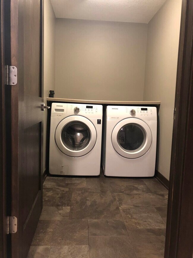 Building Photo - 1253 Turnberry Dr SE