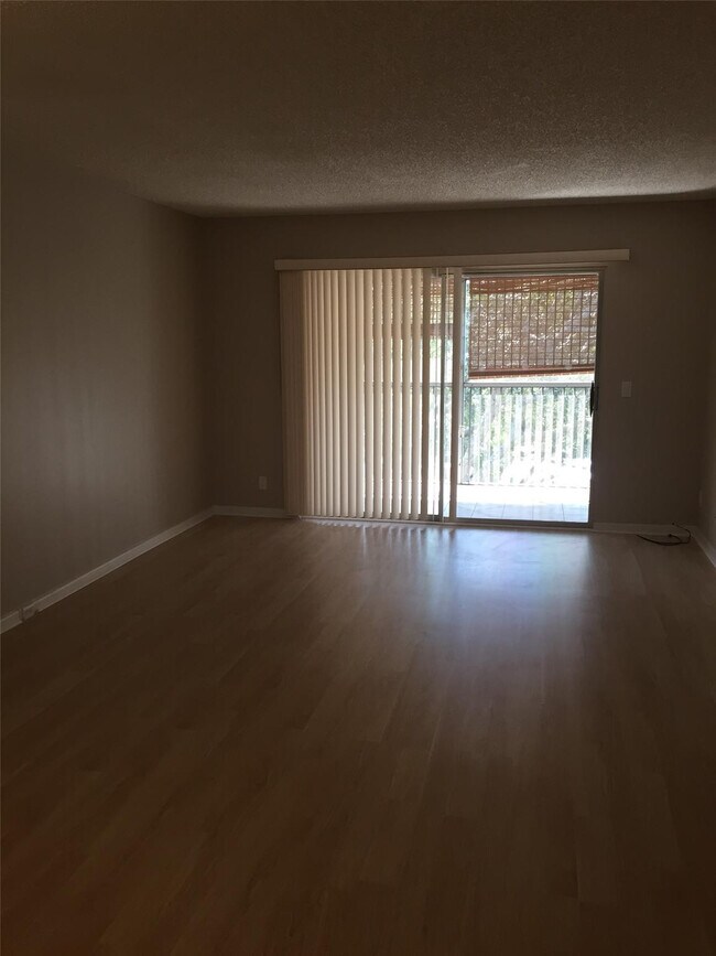 Building Photo - 1100 SW 128th Terrace