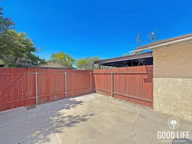 Building Photo - Comfortable 2BD/1.5BA Condo in Riverside with Private Patio, Community Pool & One Car Garage