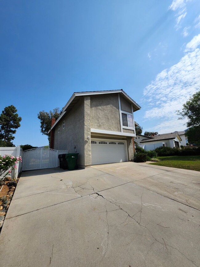 Building Photo - Big backyard with lots of upgrades