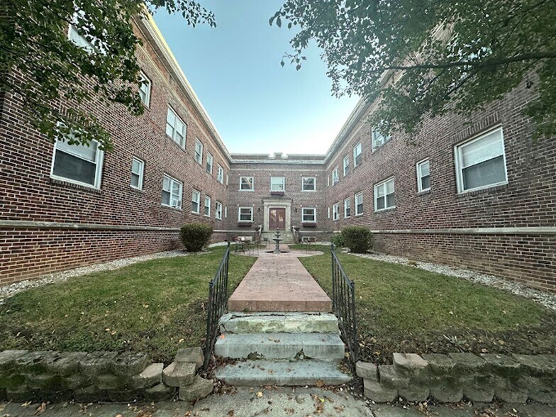 Primary Photo - Walnut Manor
