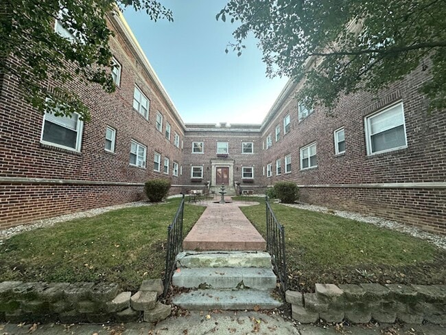 Building Photo - Walnut Manor
