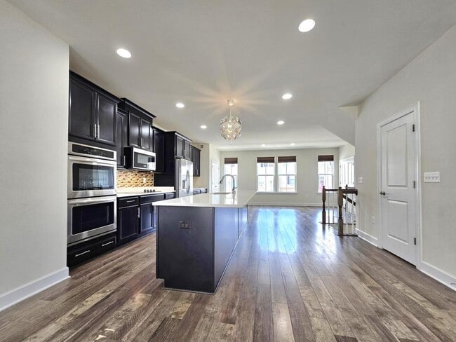 Building Photo - 8820 Englewood Farms Dr