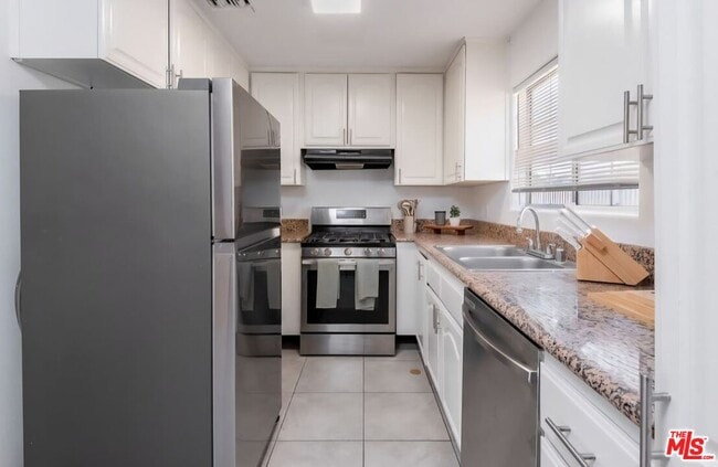 Building Photo - 525 N Orange Dr