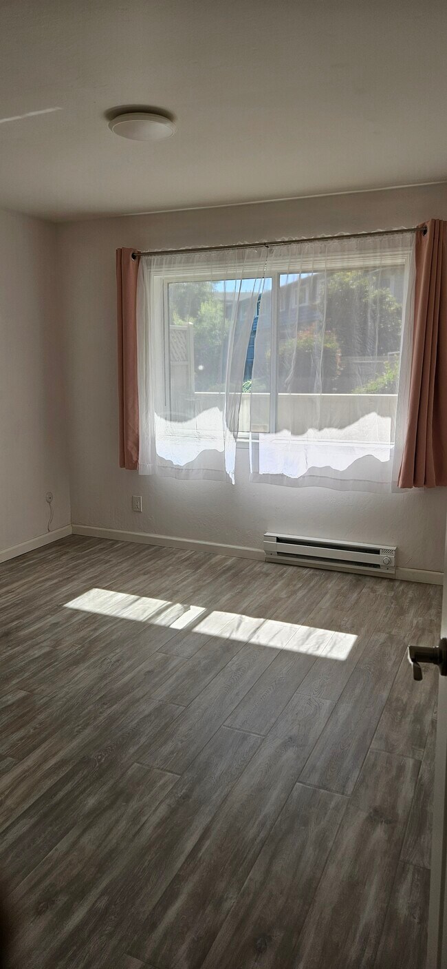 Building Photo - 7110 Rainbow Dr
