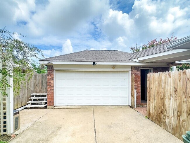 Building Photo - 16714 Colony Terrace Dr