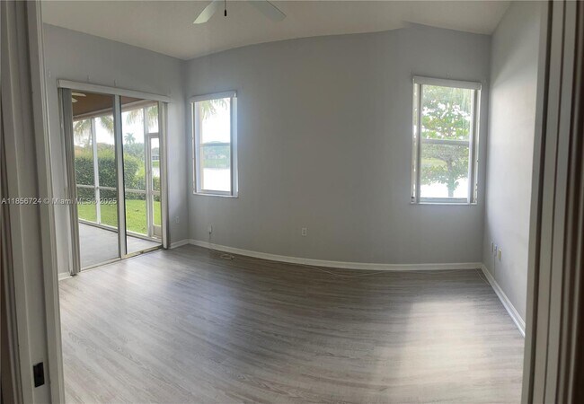 Building Photo - 575 SE 29th Dr