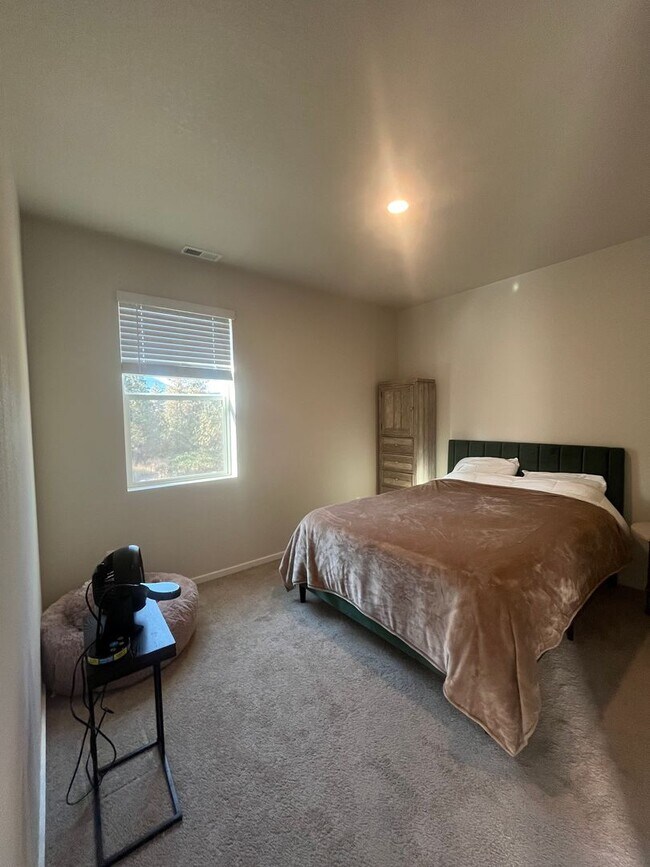 Building Photo - 3-Bedroom 2-Bathroom home in Lowell