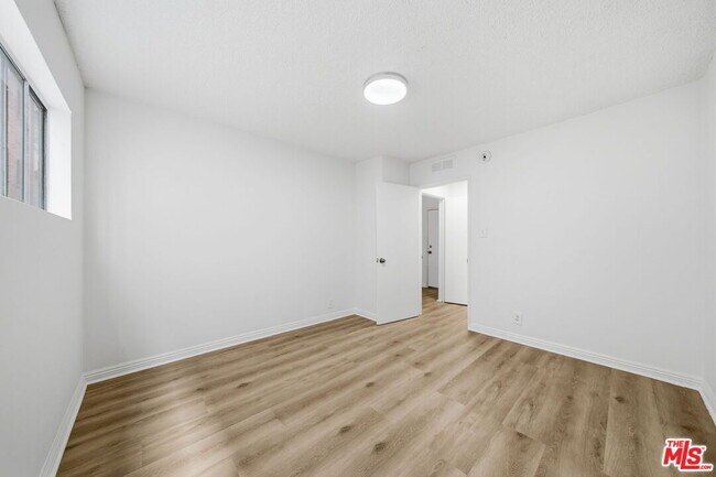 Building Photo - 4100 W 1st St