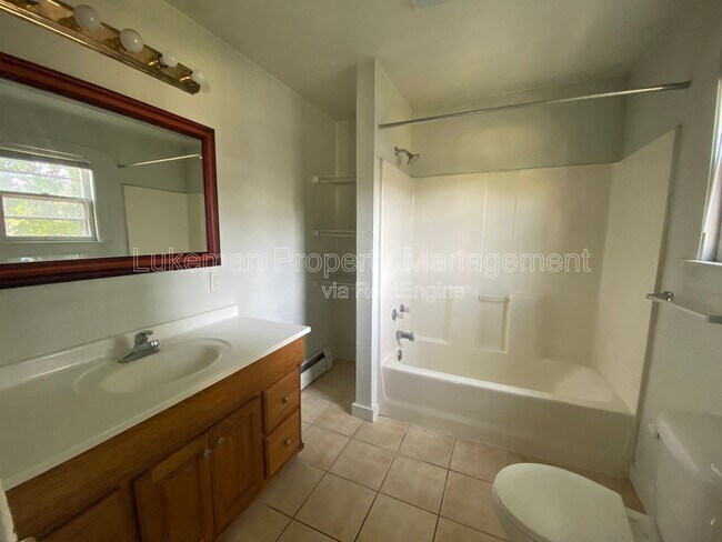 Building Photo - 431 W Vine St