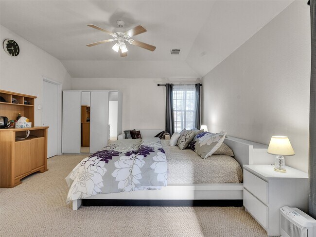 Building Photo - 5514 Gatesprings Ln