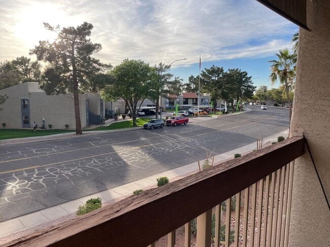 Building Photo - $1,550 2-3 Bedroom For Lease With Community Heated Pool & Spa in 85207!