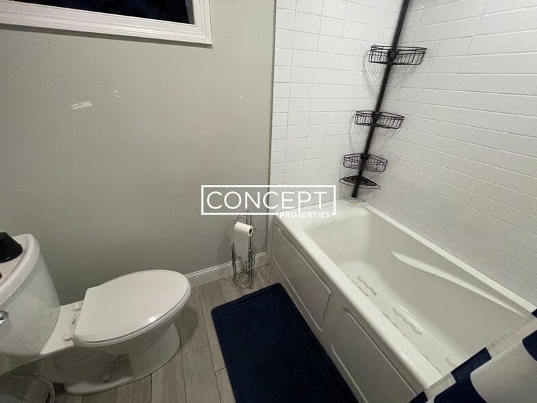 Building Photo - 11 Pierce St