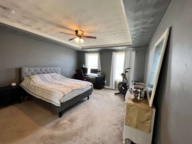 Building Photo - Spacious 4 bedroom home with POOL in sought after neighborhood and schools.