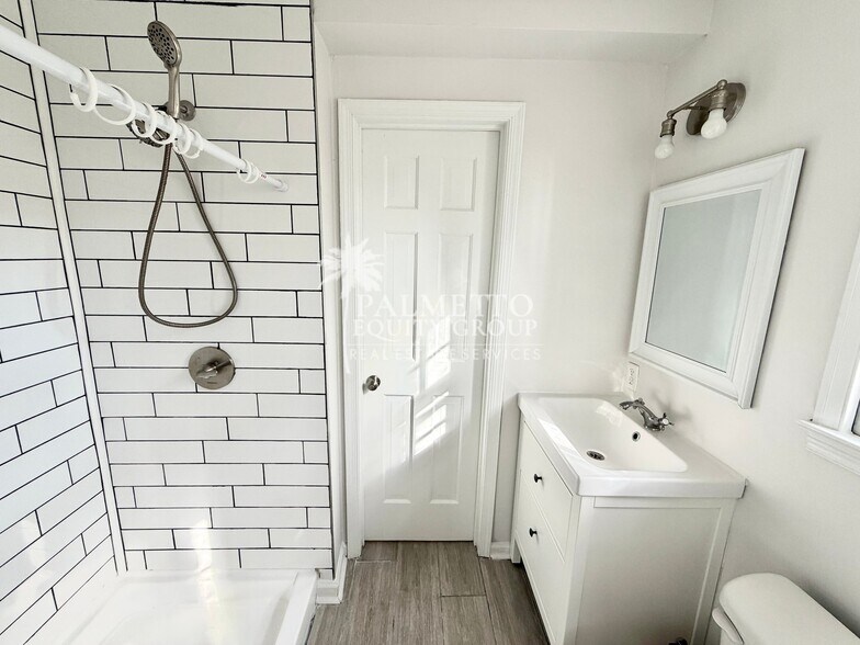 Building Photo - 2210 Waynick St