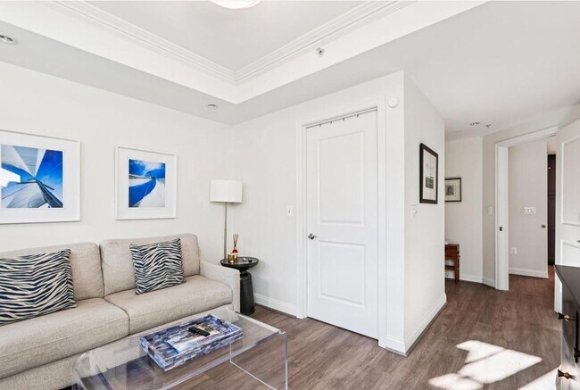 Building Photo - Georgetown Style with Garage PARKING