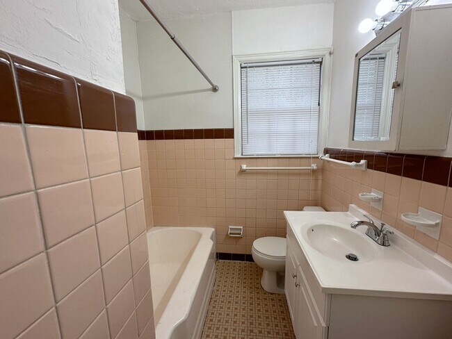 Building Photo - 3 Bedroom, 3 Bath House in Hibiscus Park -...