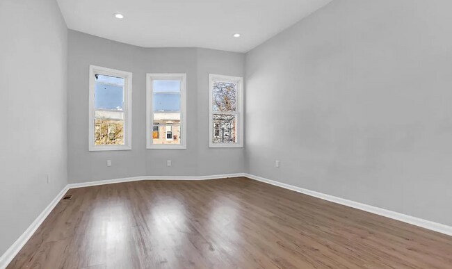 Building Photo - Beautifully Updated Townhome in Prime Location – Move-In Ready!