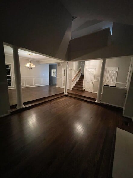 Building Photo - 5506 Village Center Dr