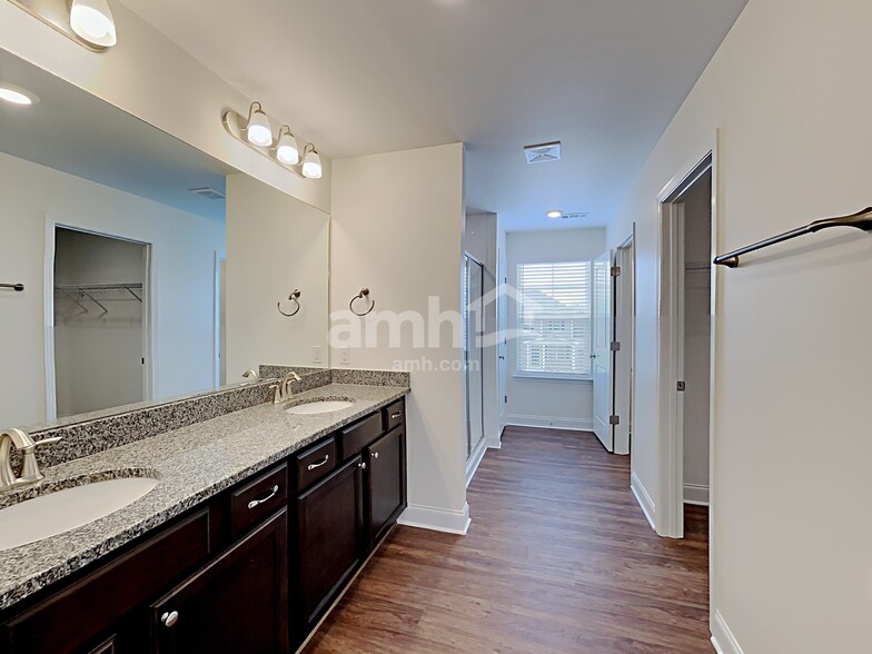 Building Photo - 4824 Chutney Dr