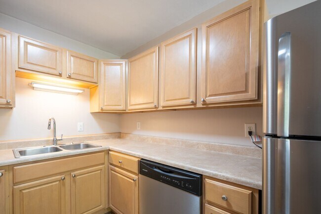 Building Photo - Rutrough Road