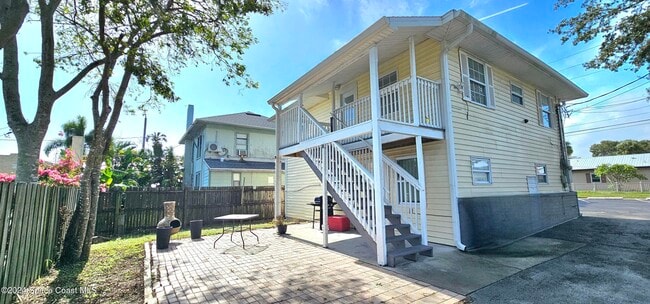 Building Photo - 802 Forrest Ave