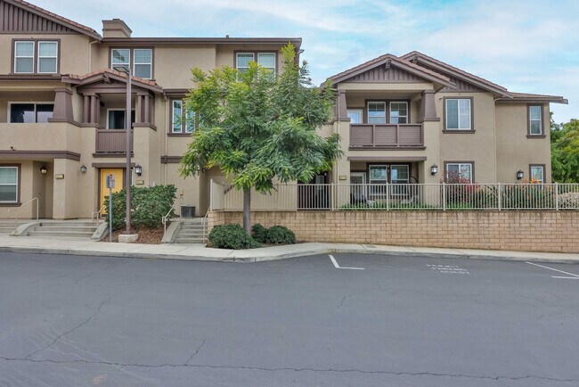 Building Photo - 16913 Laurel Hill Ln