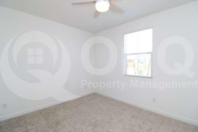 Building Photo - 3303 S Piedra Cir