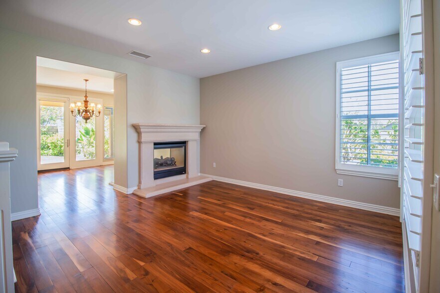 Building Photo - 4684 Luna Ct