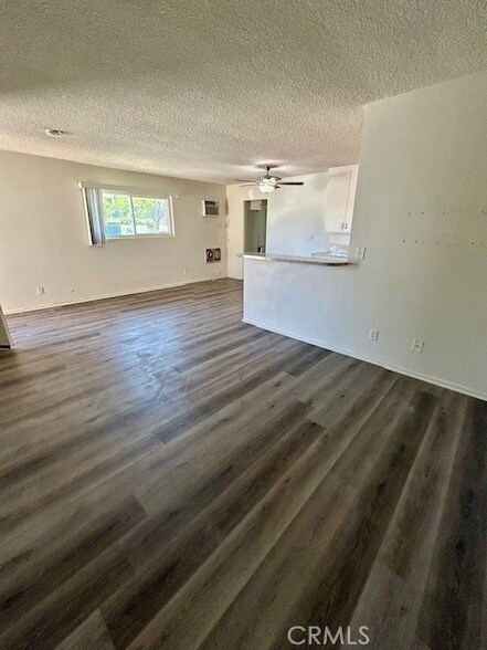 Building Photo - 685 E Vista Chino
