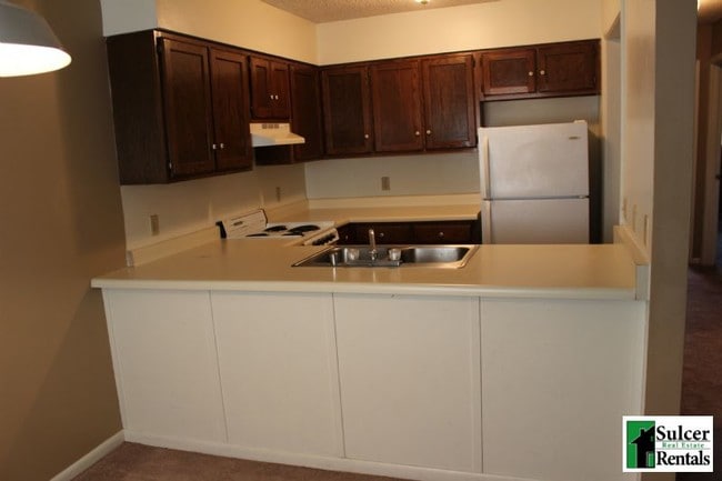 Building Photo - Energy Efficient but roomy - Premium locat...