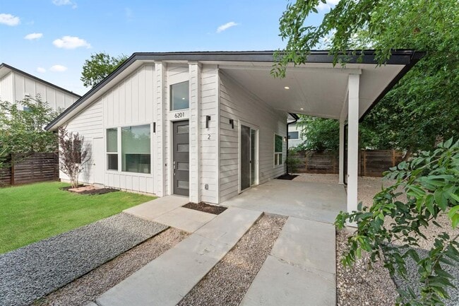 Building Photo - 6201 Caddie St