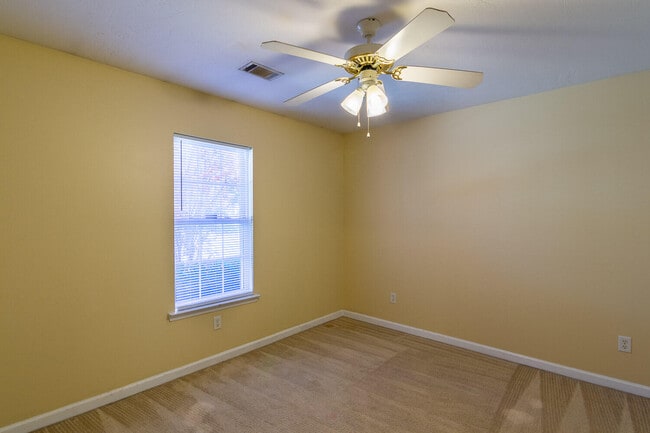 Building Photo - 113 Ginkgo Ln