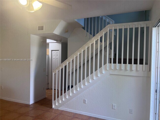 Building Photo - 2224 Anchor Ct