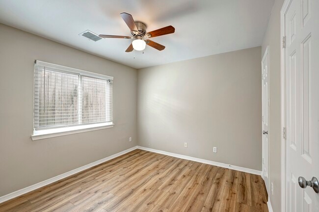 Building Photo - 3318 W Dallas St