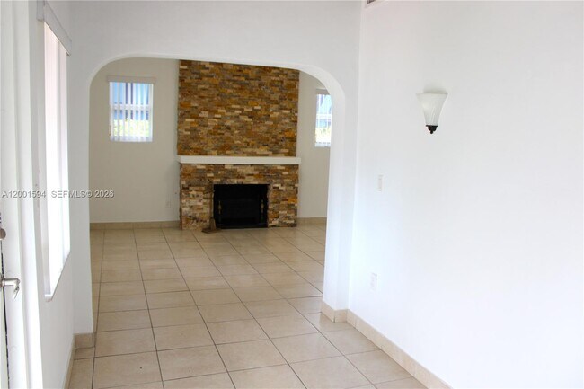 Building Photo - 2253 SW 10th St