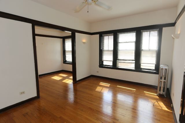 Building Photo - 824 W Waveland Ave
