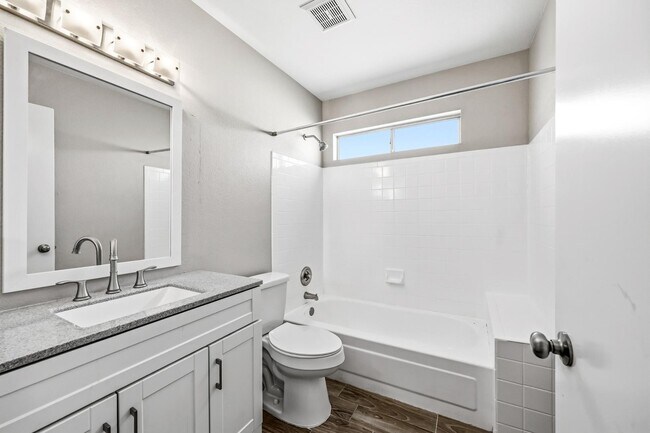 Building Photo - 860 S Rio Dr