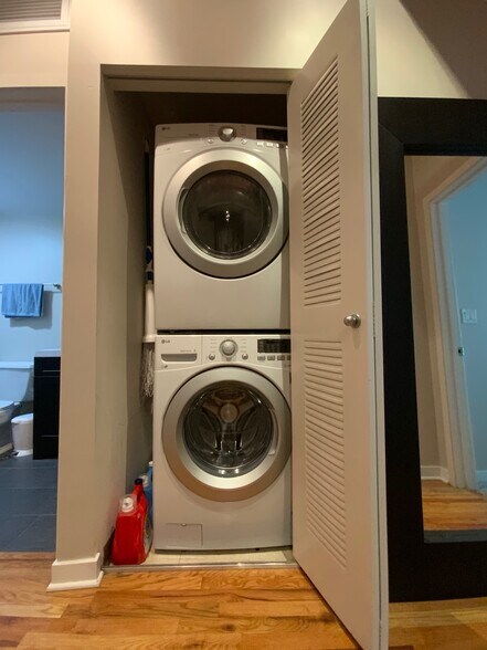 In unit washer and dryer - 1033 W 14th Pl