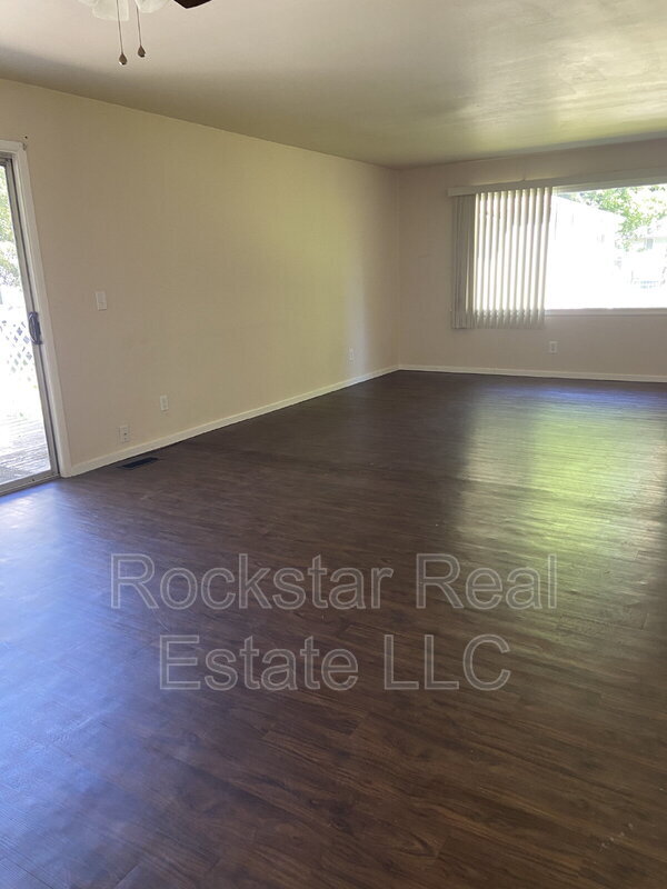 Building Photo - 4235.5 E Hartson Ave