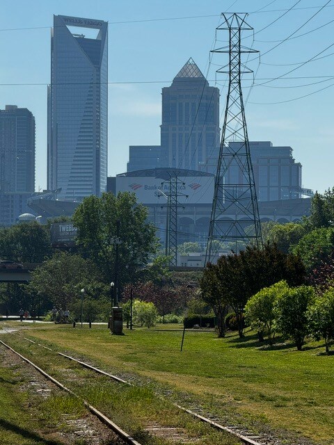 Building Photo - 425 Grandin Rd