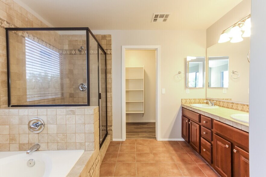 Building Photo - 9384 W Payson Rd