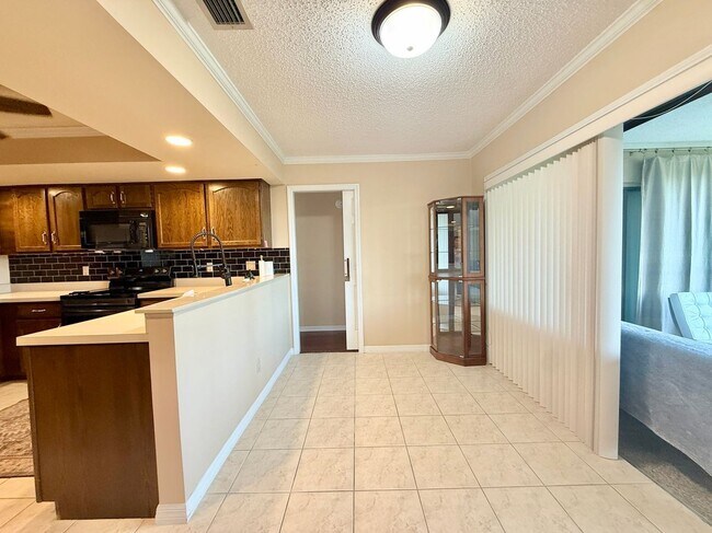 Building Photo - 1739 Lake Marion Dr