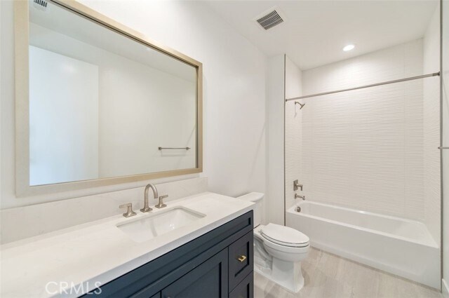 Building Photo - 228 Stage