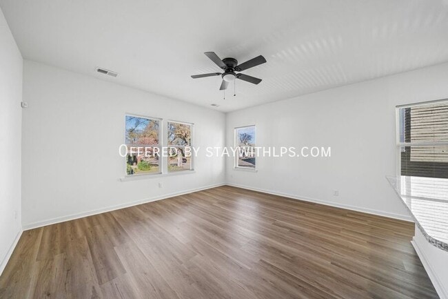 Building Photo - 1571 Court Ave