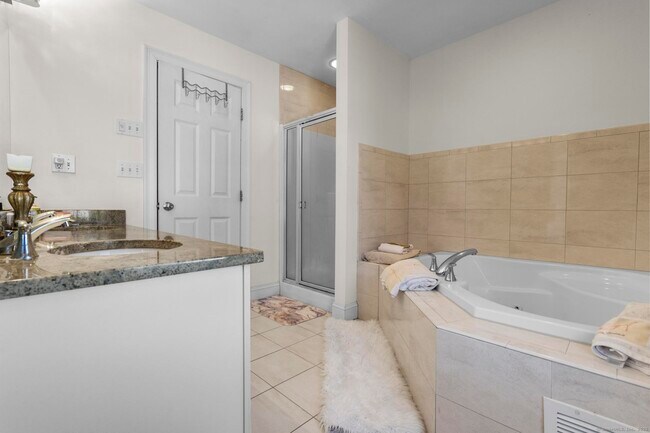 Building Photo - 240 Highland Ave