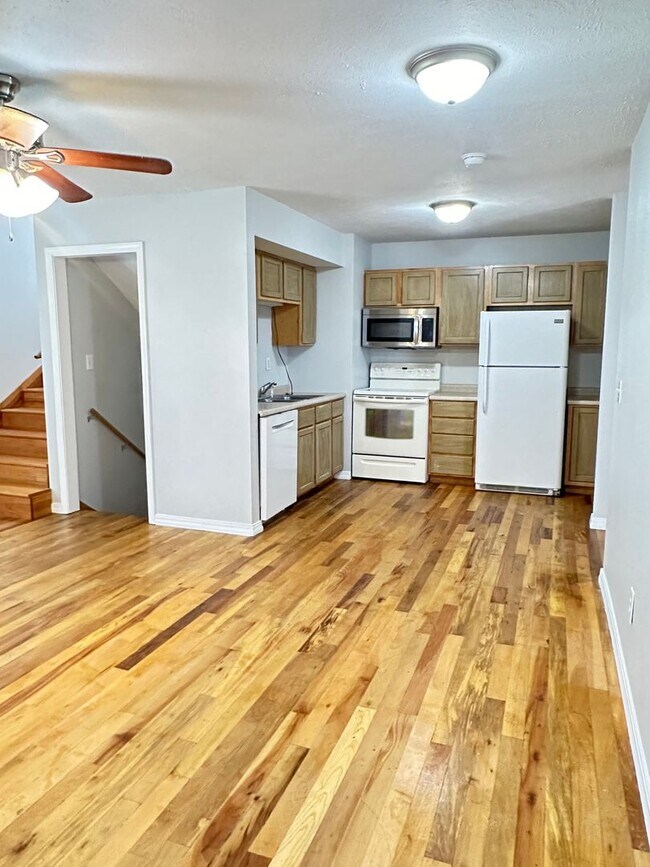 Building Photo - This 3 Bedroom Basement Duplex in Ozark is...